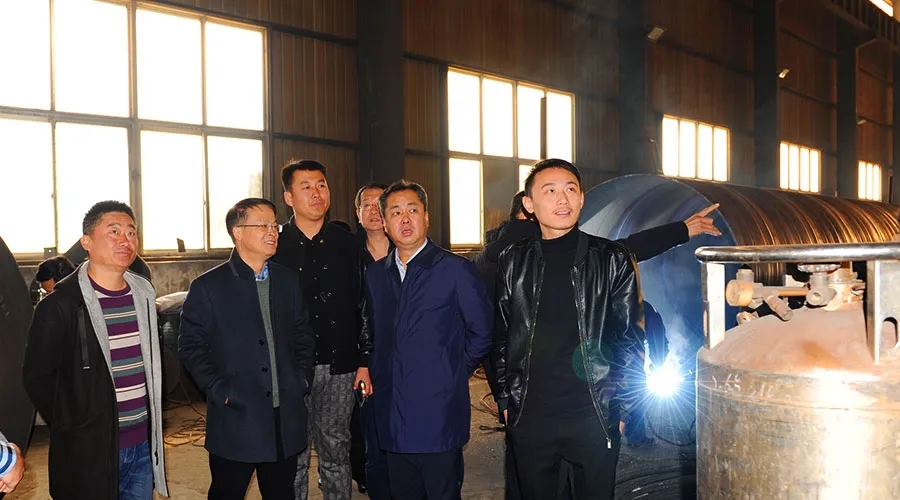 昆都侖區(qū)區(qū)委副書記、區(qū)長廉冬一行與誠鋼管道主要負責(zé)人趕赴河北調(diào)研考察